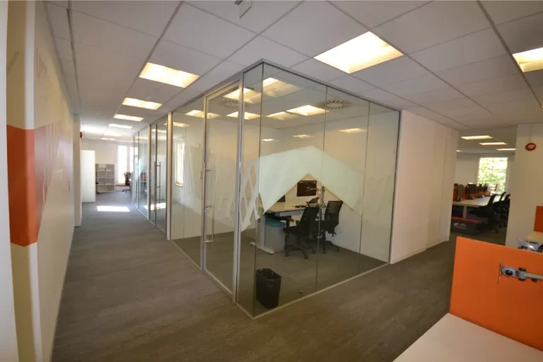 Avalara - Glass partition meeting room