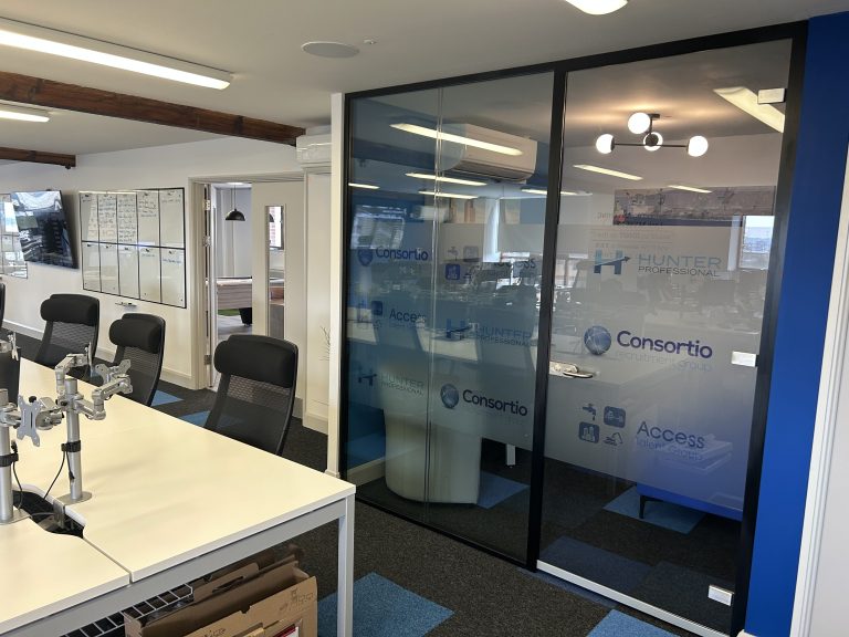 Consortio - Glass partition break room
