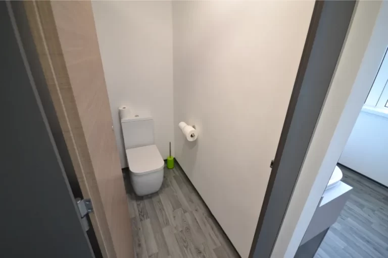 Hidden Hearing | Bathroom space