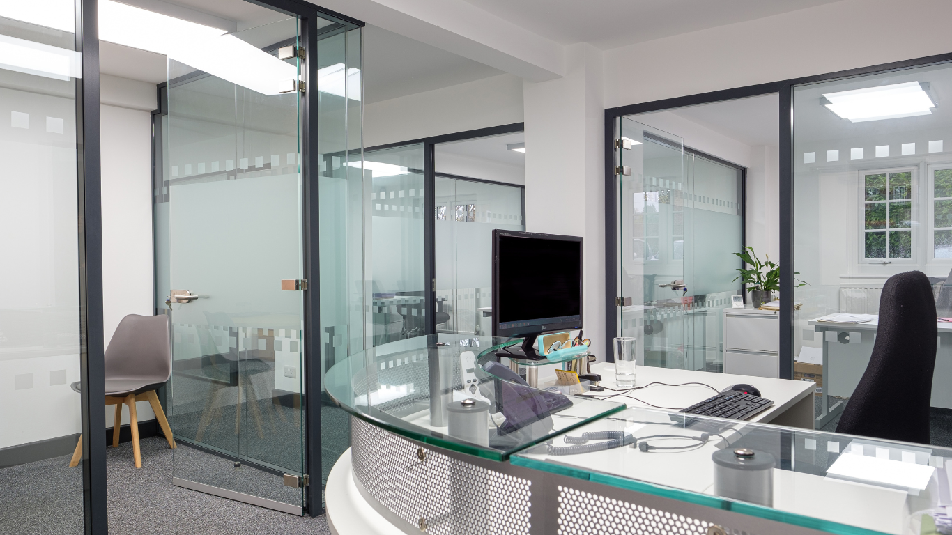 Keep Your Cool This Summer with Modern Office Partitions